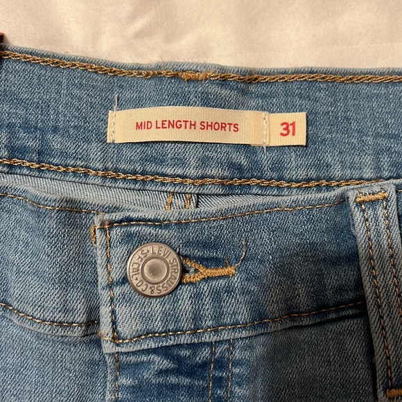 Levi’s women’s shorts light wash denim brand new with tags size 12 - Picture 5 of 5